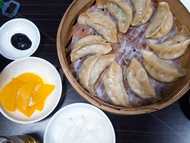 여행,travel,여행사진,국내여행,혼자여행,사진,서울,서울여행,배경사진,배경,이쁜사진,색감,색감좋은사진,연남동,맛집,만두,찐만두,중국음식,음식,음식,식재료,요리,food,cook,meal,dishes,food reserves,중식,중국음식,중화요리,chinese food,chinese dishes,chinese meal,chinese cook