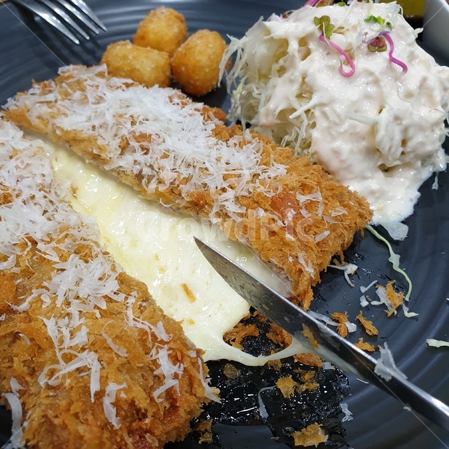 돈가스,치즈돈가스,치즈,모짜렐라치즈,cheese,porkcutlet