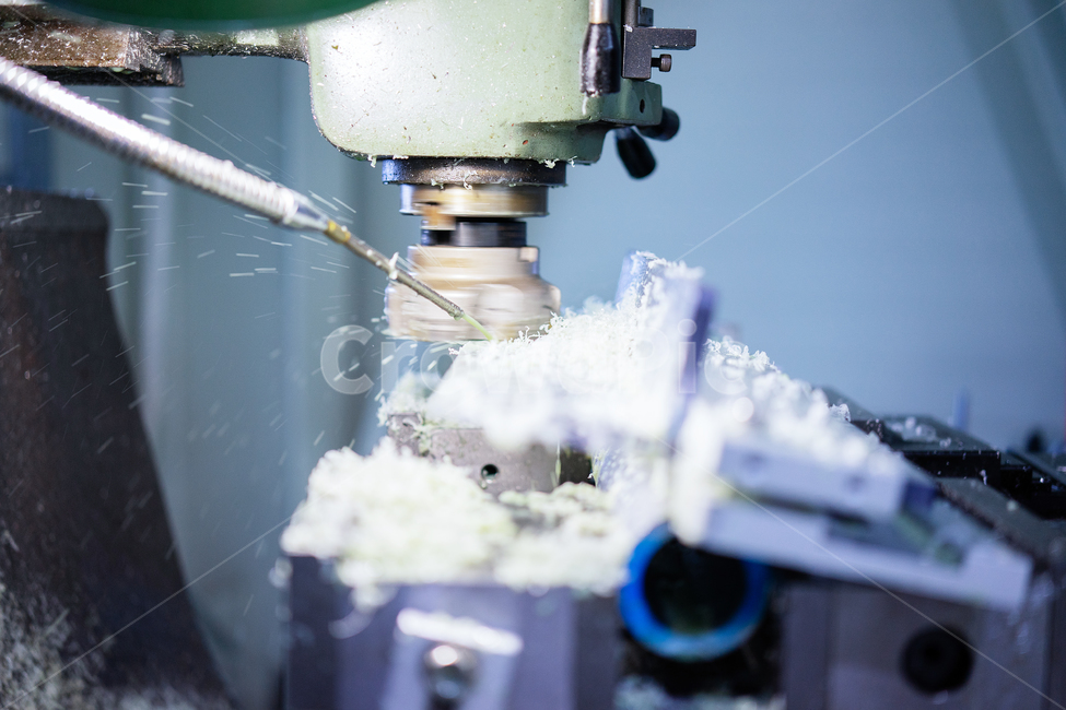 milling,millingmachine,grinding,forming,partsmanufacturing,manufacturing,factory,workshop,craft,engineer,operator,technician,밀링공,밀링,작업자,엔지니어,기술자,제조,제조업,가공,부품가공,밀링작업,밀링머신,공장,산업,industry,industrial