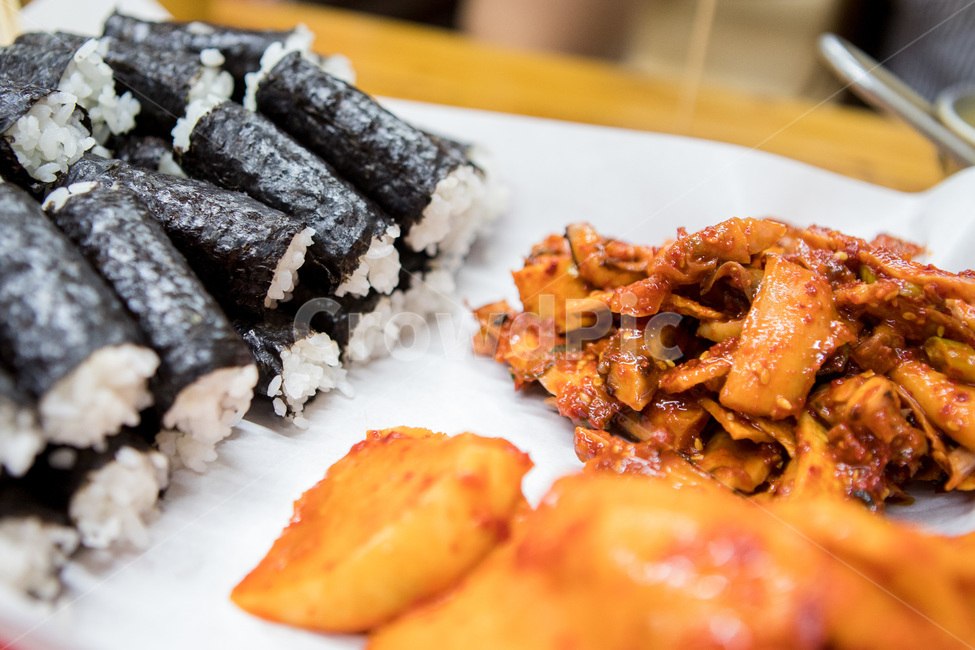김밥,석박지,오징어무침,충무김밥,꼬마김법,food,cook,통영,뱃사람음식,음식,한국음식,향토음식,로컬푸드,한식,한국요리,음식,식재료,요리,food,cook,meal,dishes,food reserves,한식,한국음식,한국요리,korean food,korean dishes,korean meal,korean cook