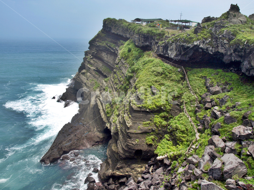 송악산,올레10코스,서귀포시,제주,올레,바다,파도,해안동굴,자연,풍경,nature,landscape,한국자연풍경,한국자연경관,korea nature landscape,제주도,jeju,jeju island,outdoors,옥외,cliff,낭떠러지,promontory,곶
