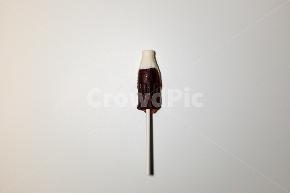 콜라,콜라병모양,사탕,막대사탕,달콤한,화이트데이,밸런타인데이,갈색,소다맛,콜라맛,후식,어린이,선물,색깔사탕,흰색,디저트,간식,후식,dessert,snack