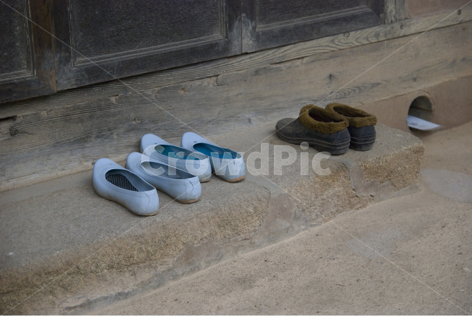 Korean traditional house,Hanok,rubber shoes,Korean meaning,shoes