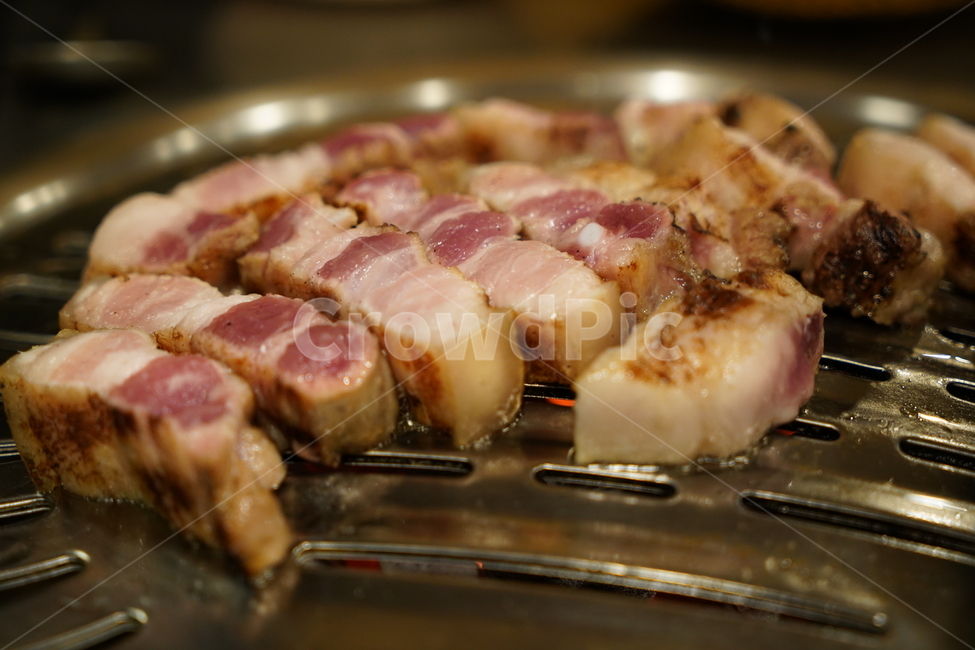 삼겹살,고기,술,안주,맛집,한국음식,한국요리,파티,육질,식욕,다이어트,회식,데이트,목살,고기굽다,음식,요리,육류,한식,외식,돼지고기,돼지구이,숯불구이,살코기,food,cook,dishes,저녁,meal,meat,식재료,먹거리,푸드,술안주,불판,모임,식사,생삼겹,pork,barbecue,koreanfood,pig,음식,식재료,요리,food,cook,meal,dishes,food reserves,육류,고기,meat,한식,한국음식,한국요리,korean food,korean dishes,korean meal,korean cook
