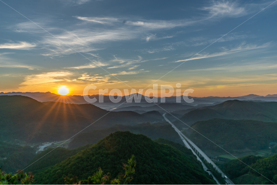 수리티재,일출,명산,고속도로,태양,자연,풍경,nature,landscape,한국자연풍경,한국자연경관,korea nature landscape,flare,플레어,light,빛,outdoors,옥외,mountain range,산맥,mountain,산