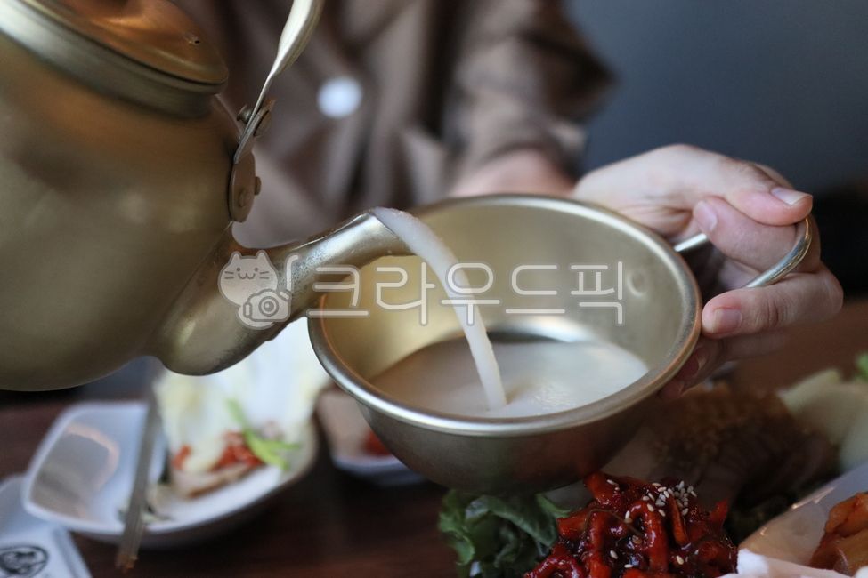 막걸리,술잔,탁주,술따르는,주전자