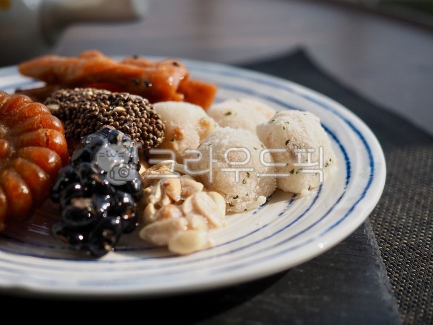 wellnessfood,asianfood,koreanculture,Thanksgiving,traditional culture,wellbeing,Wellbeing food,Asian food,traditionalfood,Lunar New Year food,new year,Rice crackers,holiday food,rice dish,koreantraditionalfood,traditional snacks,Korean traditional snacks,