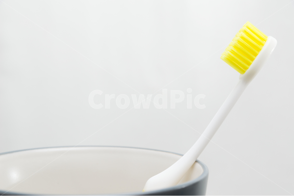 칫솔,양치,치아,관리,치과,솔,미백,입,세척,의료,욕실,건강,습관,규칙적인,생활,뷰티,컨셉,컨셉트,콘셉,콘셉트,누끼,연출,헬스,컬러,색,이,구강,의학,치료,진료,건강관리,충치예방,헬스케어,욕실용품,흰,화이트,배경,이미지,배경이미지,청결,칫솔질,양치질,세면도구,사물,위생,정물,깨끗한,스튜디오,브러쉬,브러시,보건,아침,모닝,플라스틱,제품,컵,머그컵,건강,헬스웨어,헬스케어,healthware,health care,사물,물건,오브젝트,thing,object,matter