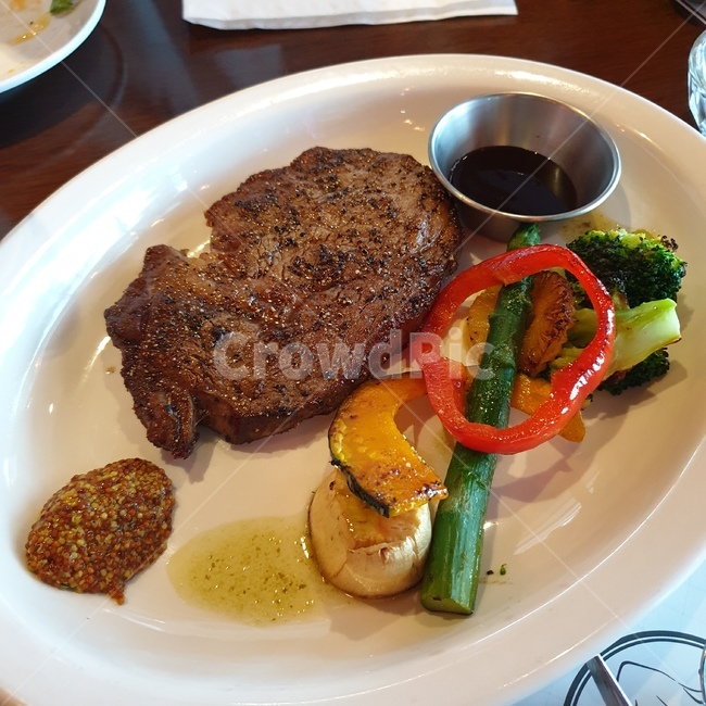 스테이크,등심,목살,레스토랑,패밀리레스토랑,플레이팅,steak,restaurant