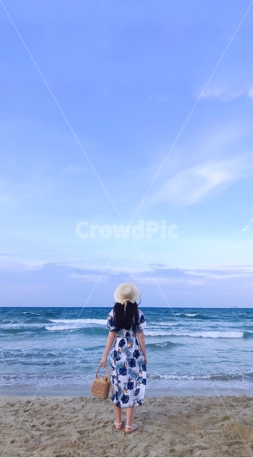 사람,뒷모습,바다,풍경,여행,힐링,해안선,해변,바다,beach,sea,사람,인물,인간,human,person,여성,여자,woman,female,lady,여행,휴가,traveling,vacation,trip