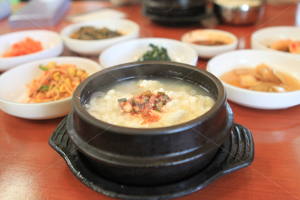 순두부,찌개,뚝배기,식사,한국음식,음식,해장국,국밥,한식,food,cook,meal,koreanfood,koreandishes,koreanmeal,koreancook,음식,식재료,요리,food,cook,meal,dishes,food reserves