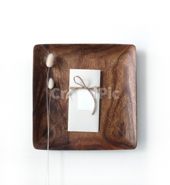 wooden plate,gift,texture,ribbon,driedplant,woodplate,whitebackground,kitchentools,square,wood pattern,letter,prop,dried plants,giftbox,latter,event,card,object