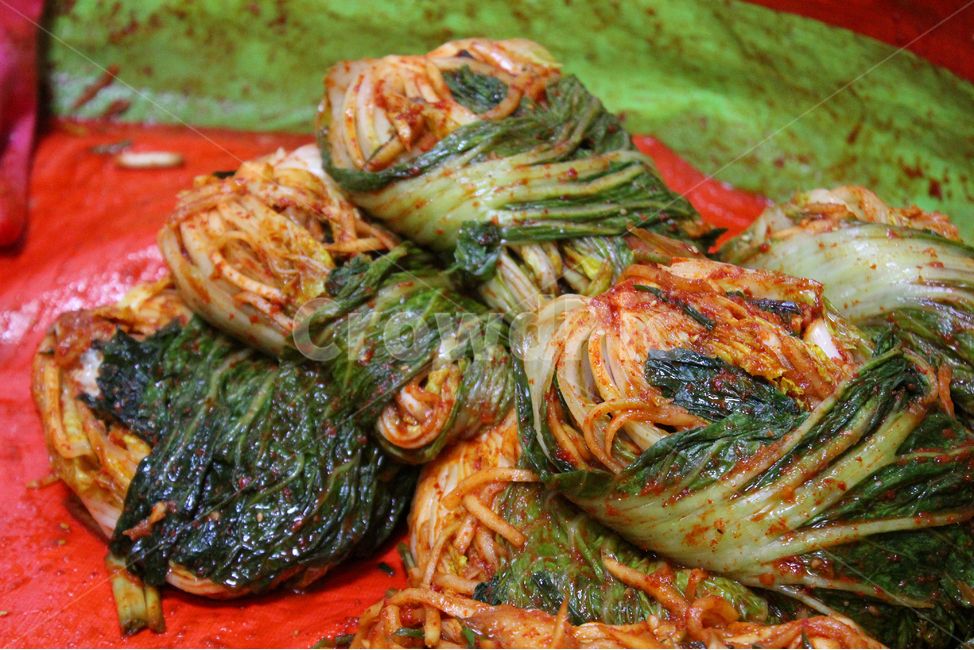 김치,김장,한국,음식,전통,고춧가루,배추,야채,반찬,푸드,채소,쌓기,요리,빨간색,붉은색,빨강,레드,음식,식재료,요리,food,cook,meal,dishes,food reserves,한식,한국음식,한국요리,korean food,korean dishes,korean meal,korean cook