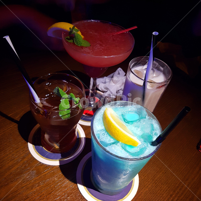 칵테일,블루하와이,레몬,술,와인잔,얼음,술,주류,alcohol