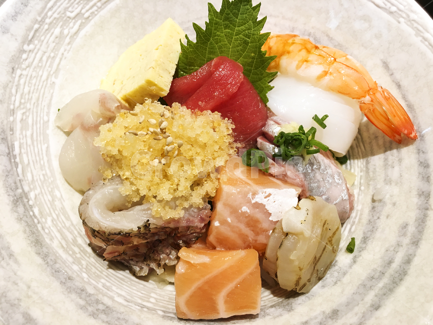 일식,카이센동,회덮밥,음식,생선회,날치알,연어,한그릇,새우,시소잎,관자,일본,japan,food,계란,cuisine,gourmet