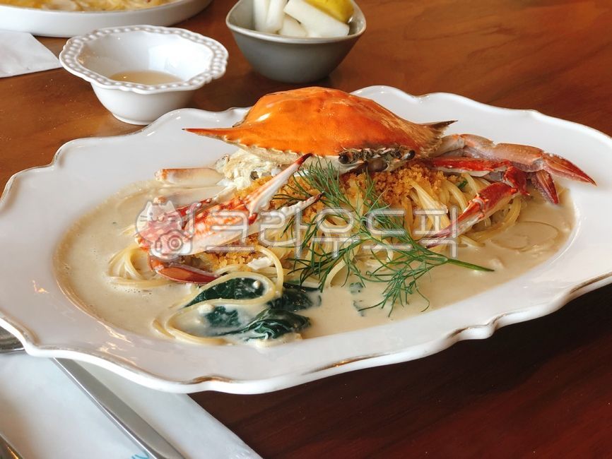 pasta,restaurant,food,crab