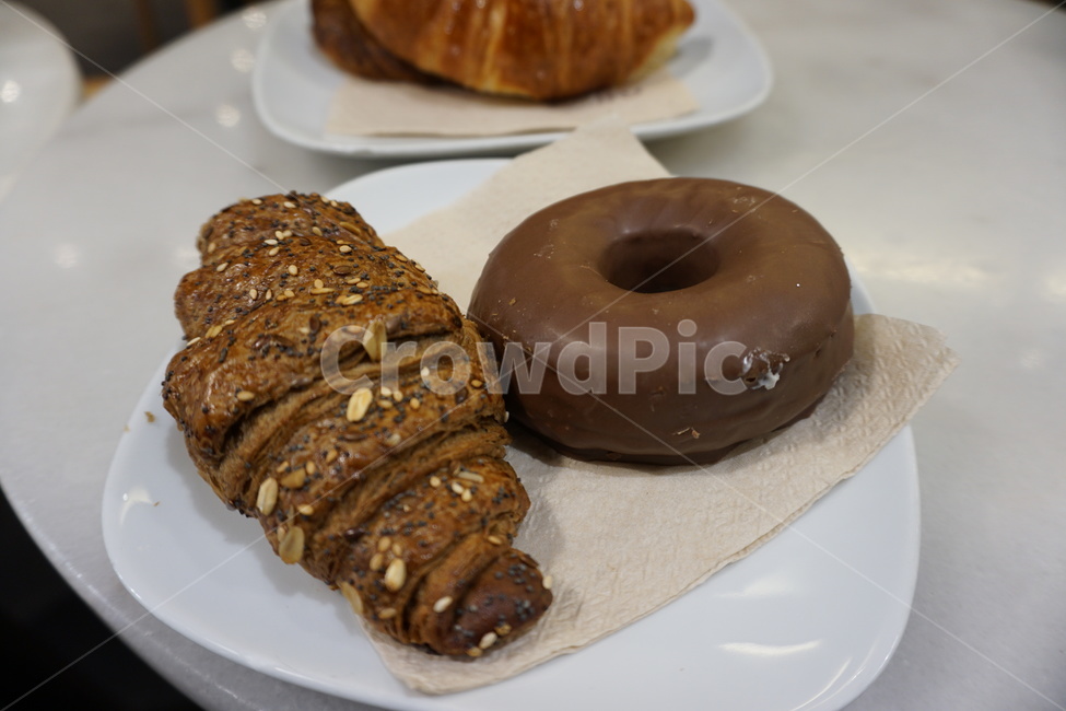 브레드,크로와상,도넛,바게트,모닝빵,베이커리,음식,식재료,요리,food,cook,meal,dishes,food reserves,빵,bread