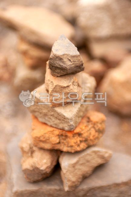 stone carving,boulder,make a wish,Fragments,stacking stones