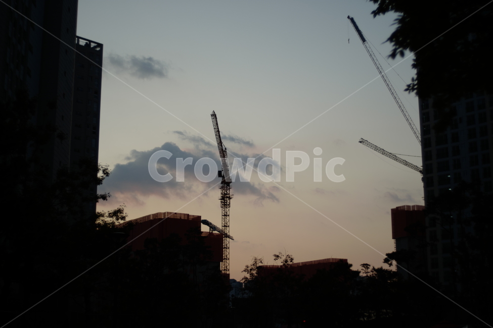 constructioncrane,건설크레인,저녁,하늘,구름,노을,건설업,건축업,construction industry