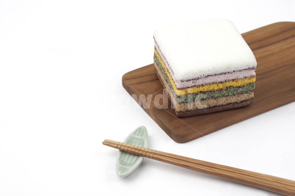 음식,전통,무지개떡,떡,전통음식,한국,흰색,배경,나무젓가락,받침대,우드,트레이,아시아,코리아,명절,흰쌀,백미,설날,푸드,접시,누끼,오브젝트,백설기,흰떡,케이크,떡케이크,멥쌀,무지개색,쌀가루,돌,백일,집다,오리엔탈,청자색,먹다,컨셉,아이디어,원목,나무도마,도마,한국전통,한국문화,korean traditional,korean culture,음식,식재료,요리,food,cook,meal,dishes,food reserves,한식,한국음식,한국요리,korean food,korean dishes,korean meal,korean cook,누끼,remove background
