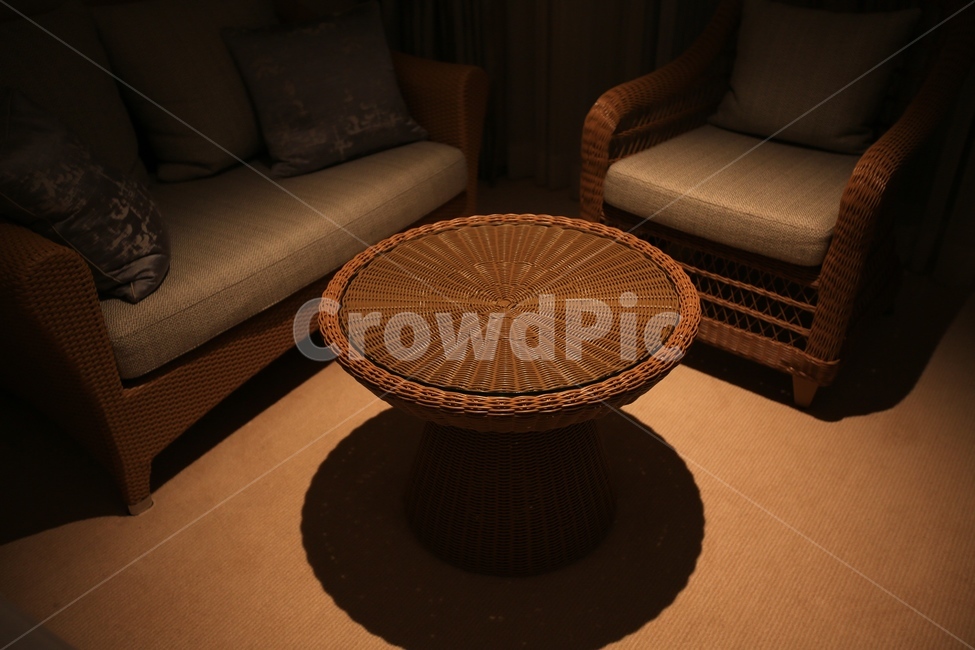 가구,인테리어,휴식공간,휴식,거실,쇼파,의자,table,빈티지,chair,interiordesign,음영,interior,집,실내인테리어,실내,그림자,조명,응접실,생활,생활용품,사물,물건,패브릭,스타일,쿠션,푹신한,furniture,디자인,호텔,인테리어,실내디자인,interior design