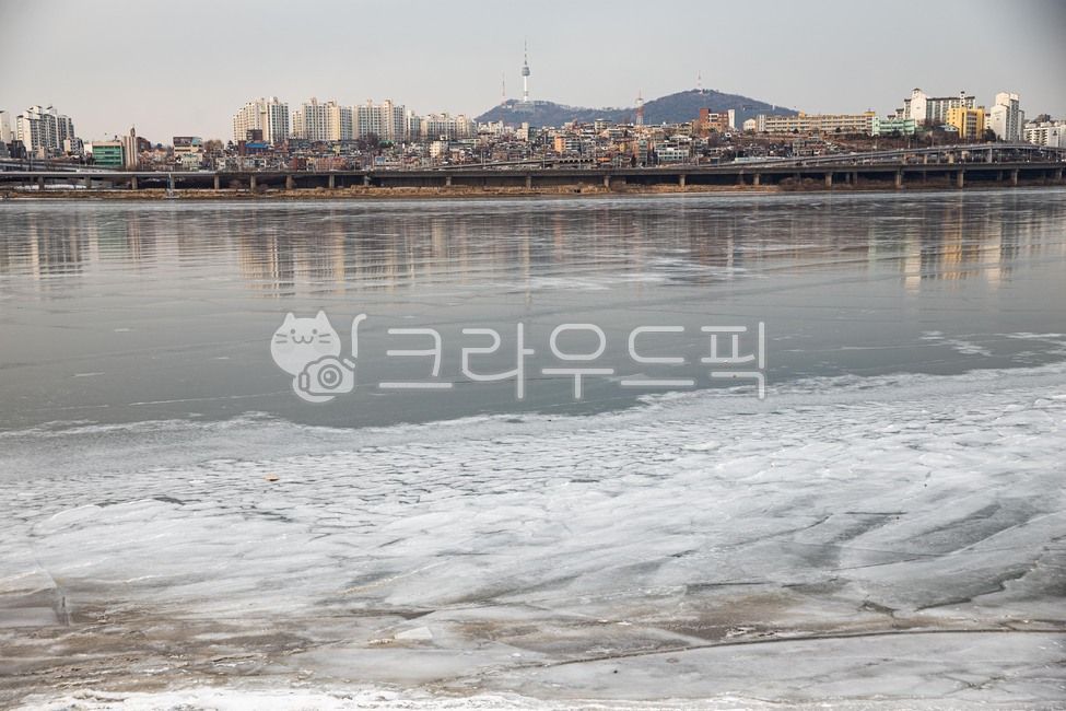 riverwater,aroundthehanriver,Around the Han River,frozen,ice,cold wave,Han River,seoul,coldwave,hanriver,road,river water,road name