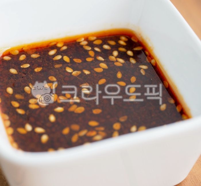asiansauce,black,soy sauce,sauce,fermented soy sauce,food,Seasoned soy sauce,fermentedsoysauce,Asian sauce,traditionalsauce,Korean traditional sauce,tradition,soysauce,traditional sauce