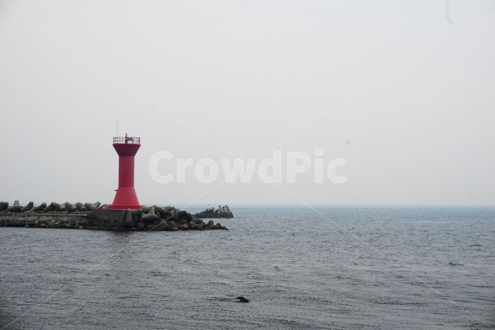 등대,바다,방파제,빨간등대,흐린바다,빨간색,회색,3월,외로움,등대,lighthouse