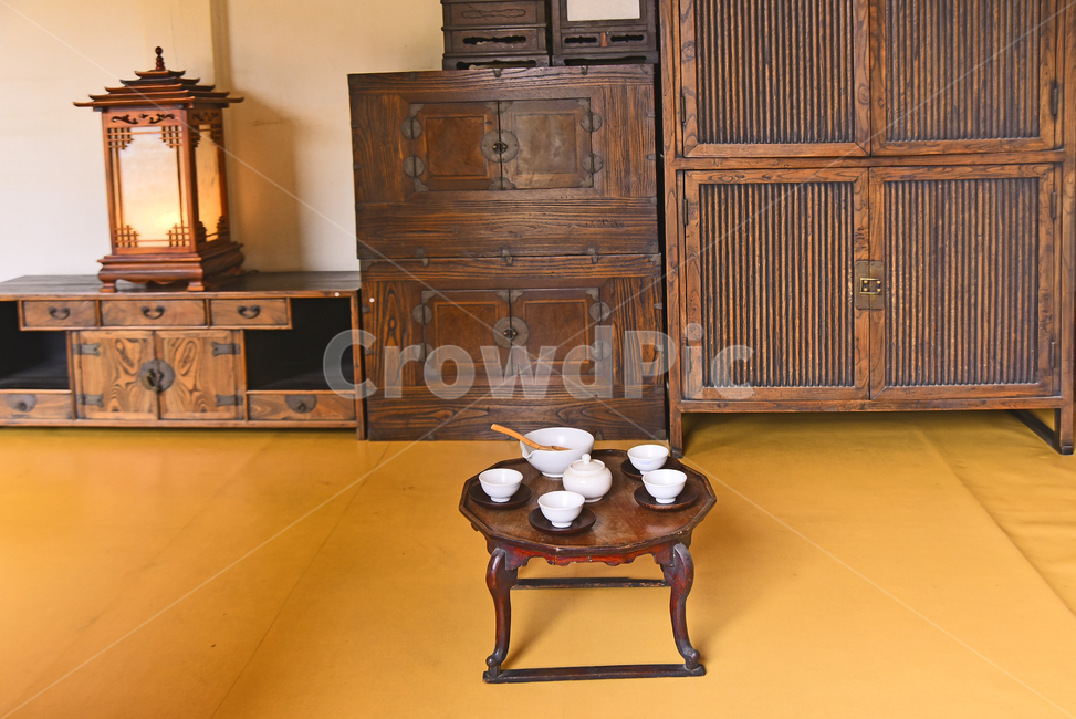 한국전통,전통마을,민속마을,하우스,집,내부,전통가구,데코레이션,traditional,korean,한옥집,보존,빈티지,장식물,배경,바탕,백그라운드,고전,올드,old,wood,목재,방안,한옥마을,은은한,vintage,한국전통,한국문화,korean traditional,korean culture,인테리어,실내디자인,interior design