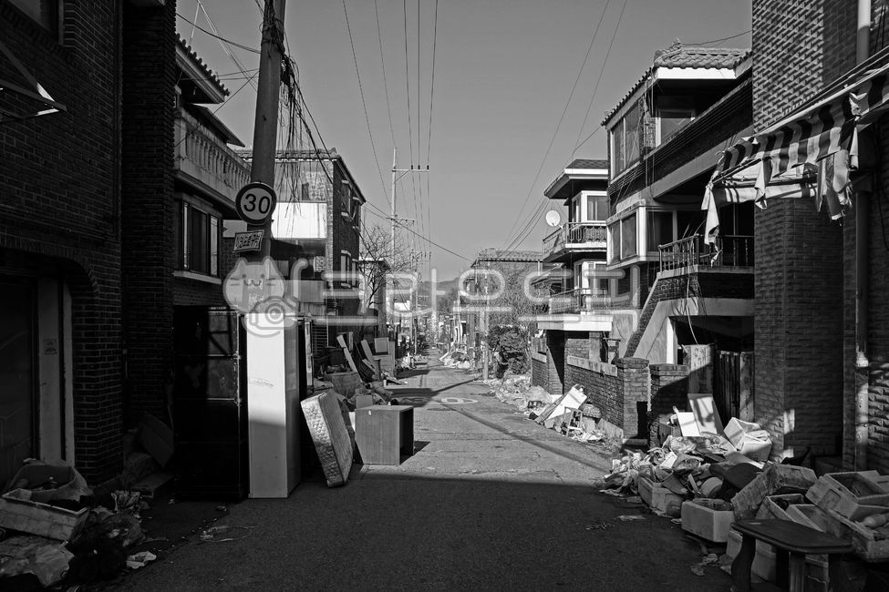 redevelopment,Naesonda Station,Uiwang city,Multifamily housing,Demolition,alley,Grayscale,abandoned house,house,building,redevelopment area