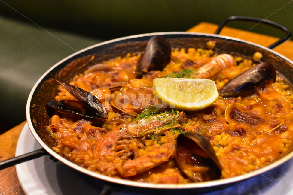 빠에야,paella,해물,토마토,밥,쌀,스페인,음식,홍합,레몬,음식,식재료,요리,food,cook,meal,dishes,food reserves,양식,서양음식,서양요리,western food,western dishes,western meal,western cook