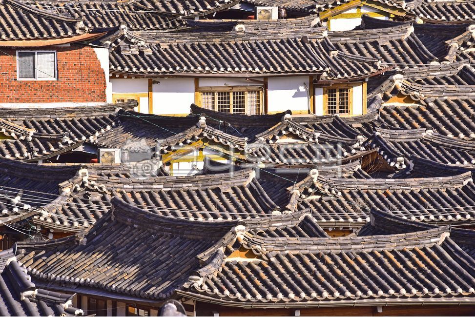 북촌한옥마을,한국전통,한옥마을,북촌,서울,전통가옥,집,하우스,건축양식,건축물,건물,마을,기와집,traditional,korean,촌락,빌리지,한국적,house,village,배경,바탕,백그라운드,기와지붕,roof,지붕