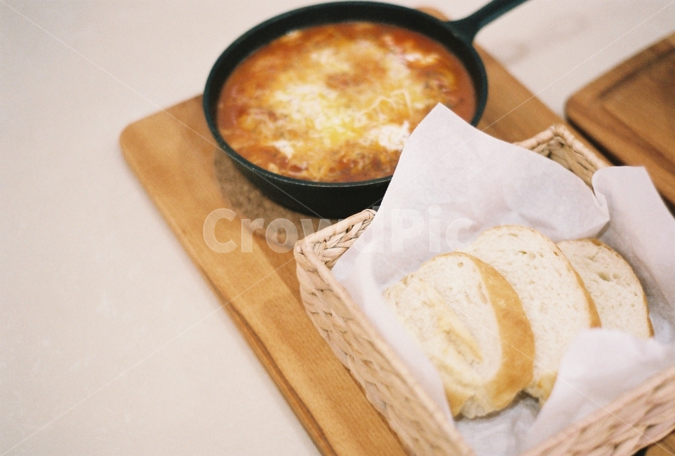 egginhell,브런치,필름사진,빵,음식사진,음식,음식,식재료,요리,food,cook,meal,dishes,food reserves,빵,bread,아침식사,조식,브런치,breakfast,brunch,디저트,간식,후식,dessert,snack,감성,sensible,feeling