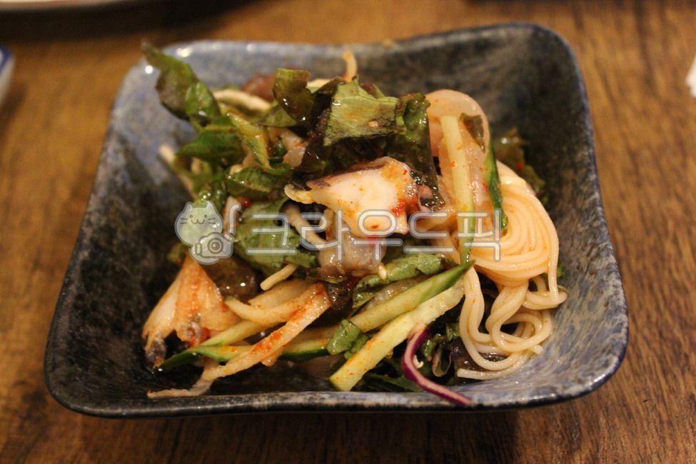 salad,cabbage,Raw seasoned stew,sprout,flatfish sashimi,Korean cuisine,sauce,vegetable,food,raw fish,sashimi,cooking,carrot,koreanfood