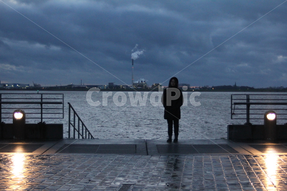 person,사람,human,인간,path,통로,handrail,난간,바다,밤,자연,sea,night,nature