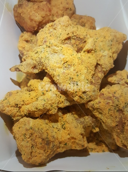 dishes,cook,food,meal,튀김,달콤,치킨,육류,배달음식,맛있는,음식,안주,야식,닭,식재료,가루,고기,배달,바삭한,음식,식재료,요리,food,cook,meal,dishes,food reserves