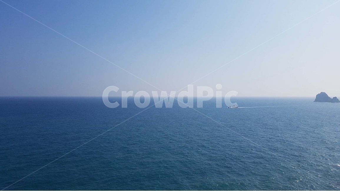 바다,바닷가,파도,해안가,수평선,자연,풍경,절경,해안도로,하늘,절벽,해안절벽,나무,윤슬,물거품,부산,이기대,해파랑길,겨울바다,파란색,바위,자연,풍경,nature,landscape,outdoors,옥외