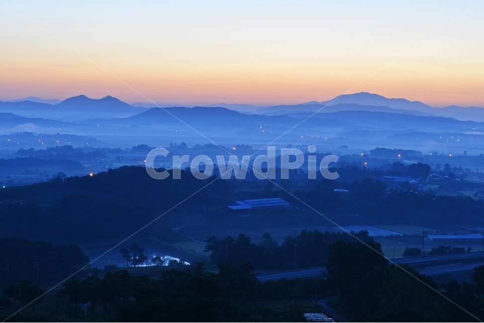 nature,자연,outdoors,옥외,mountainrange,산맥,mountain,산,scenery,풍경,landscape,경치,dawn,새벽,sky,하늘,redsky,붉은하늘,sunlight,햇빛,light,빛,flare,플레어,weather,날씨,안개,함평,밀재,밀재아침,일출,여명,해돋이,농촌들녁,농촌,농업,농사,경작,농경지,자연,풍경,nature,landscape