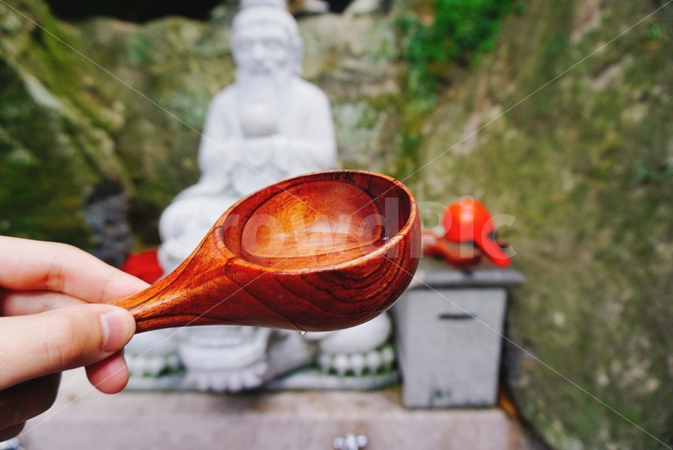 여행,travel,여행사진,국내여행,혼자여행,사진,여수,여수여행,배경사진,배경,이쁜사진,색감,색감좋은사진,향일암,약수터,약수,약수물,바가지,사물,물건,오브젝트,thing,object,matter,종교,신앙,religion,belief,faith