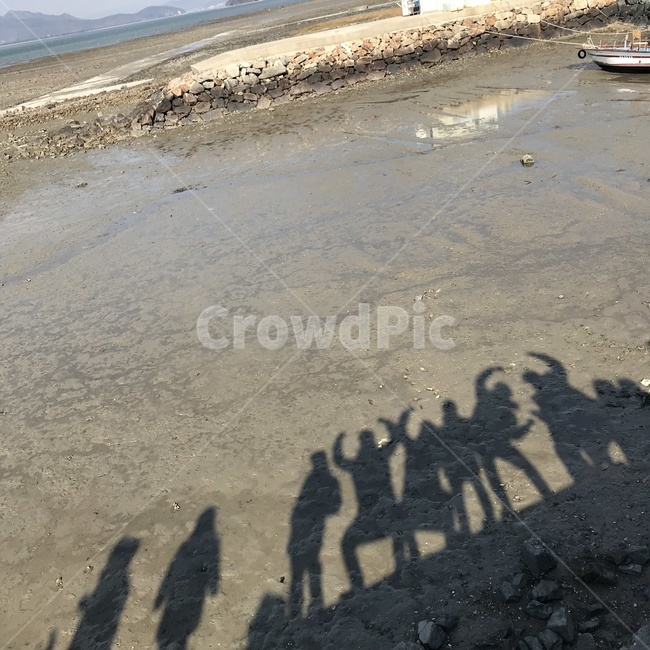 바닥,ground,그림자,갯벌,shadow,인물실루엣,사람실루엣,character silhouette,human silhouette