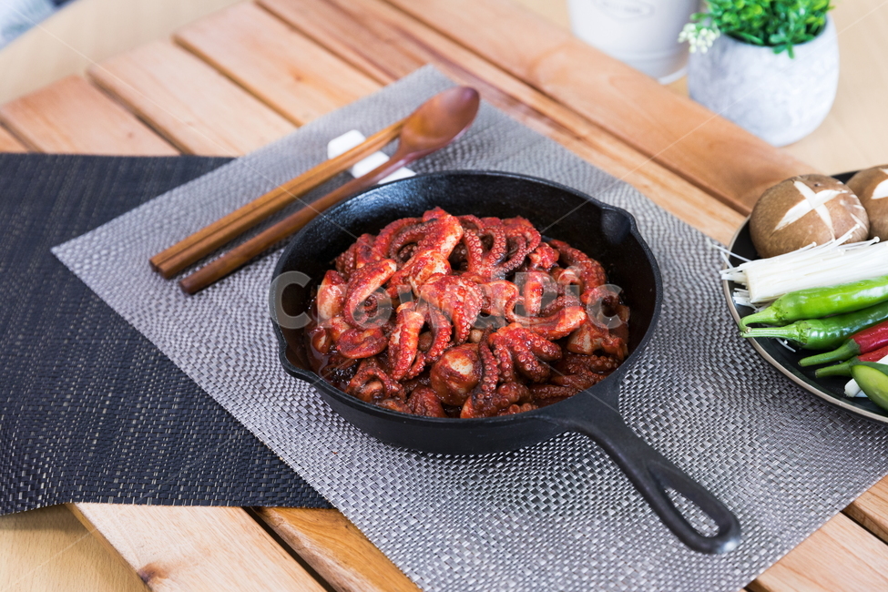seasoning,tableware,Spicy,octopus,recipe,chopsticks,seasoned,bowl,preparation,red,hungry,carding,healthy food,eat,cooking,diet,tradition,frying pan,spicy food,table,delicacy,seafood,salty,ingredient,restaurant,its good,spicy,To fry,rice,Octopus,food,meal,