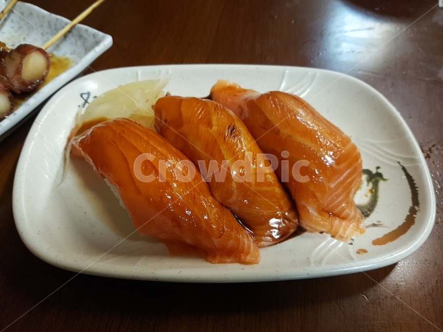 대만연어초밥,거대연어초밥,초밥,연어,대만음식,음식,식재료,요리,food,cook,meal,dishes,food reserves