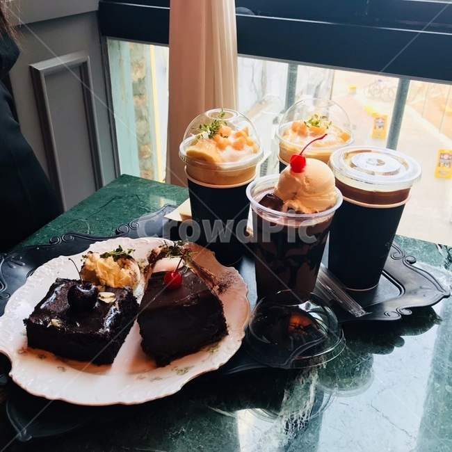 카페,감성,케이크,음료,빵,복숭아,복숭아스무디,커피,감성카페,카페감성