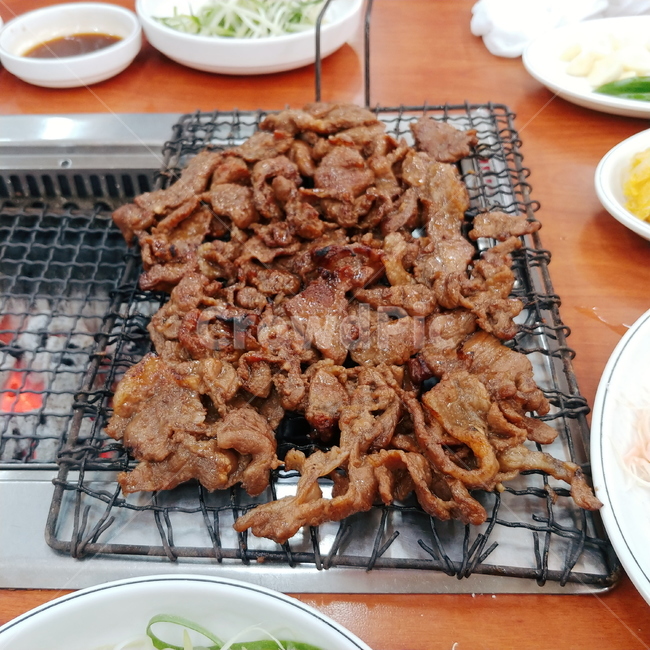 양념갈비,코리아바베큐,돼지갈비,돼지고기,숯불구이,돼지고기구이,저녁,음식,식사,한국음식,한국요리,음식,식재료,요리,food,cook,meal,dishes,food reserves,육류,고기,meat