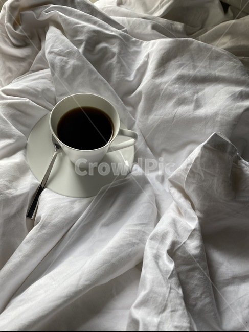 morning,morningcoffee,coffee,coffeetime,blackcoffee,coffeecup,컵,커피잔,침실,아침,모닝커피,휴식,커피,카페,coffee,cafe