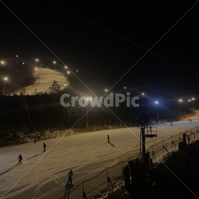 스키장,밤,썰매장,사람,눈,겨울,계절,winter,season,스포츠,레저,운동,sports,leisure,exercise