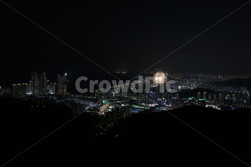 불꽃놀이,광안리,광안대교,풍경,야경,nature,자연,outdoors,옥외,landscape,경치,scenery,불꽃,산,밤하늘,불빛,light,firework,건물,빌딩,하늘,sky,도로,아파트,야경,밤,풍경,nightscape,night,landscape