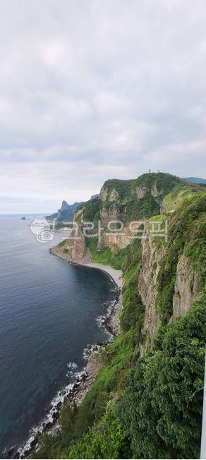 topographical landscape,coast,Coast,coastline,natural scenery,ocean,nature,shoreline,sea
