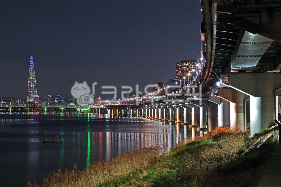 한강,한강야경,조명,반영,강변북로,교각,기둥,야경,밤,풍경,nightscape,night,landscape
