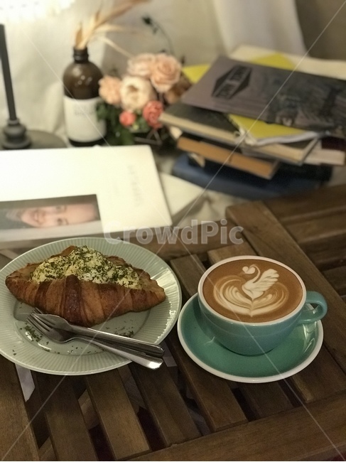 에그마요,샌드위치,커피,라떼,카페라떼,라떼아트,coffee,latte,latteart,cafelatte,coffeecup,빵,bread,디저트,간식,후식,dessert,snack,커피,카페,coffee,cafe